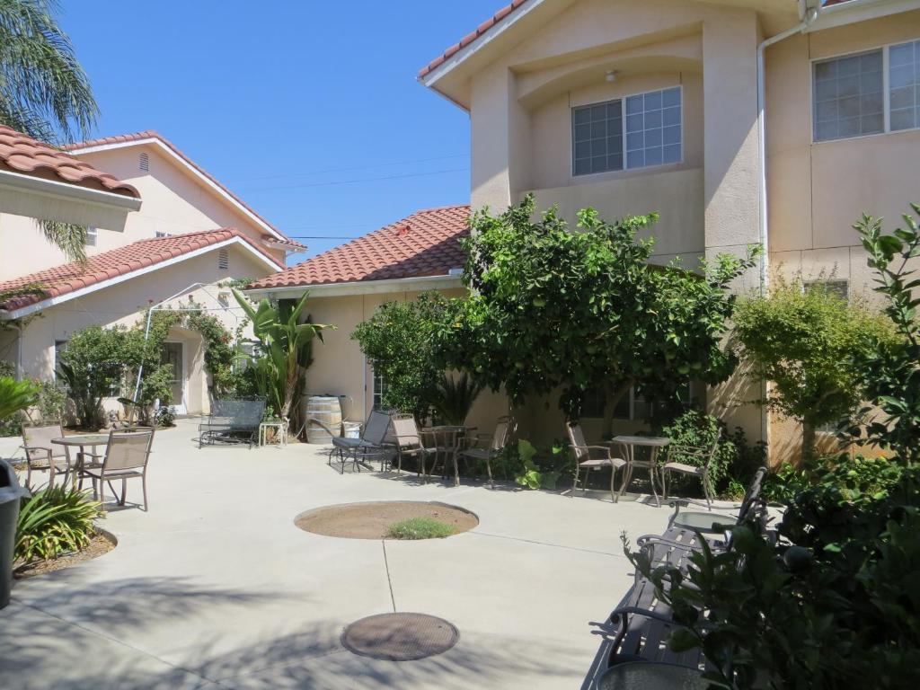 Garden Inn And Suites Fresno Exterior photo